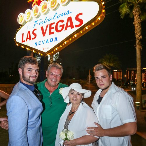 General - Las Vegas Sign Rita & Stefan